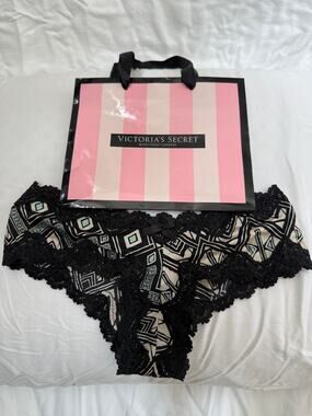 NWT Vintage Victoria’s Secret Lace Cheeky Panty with Black Lace – Size XS